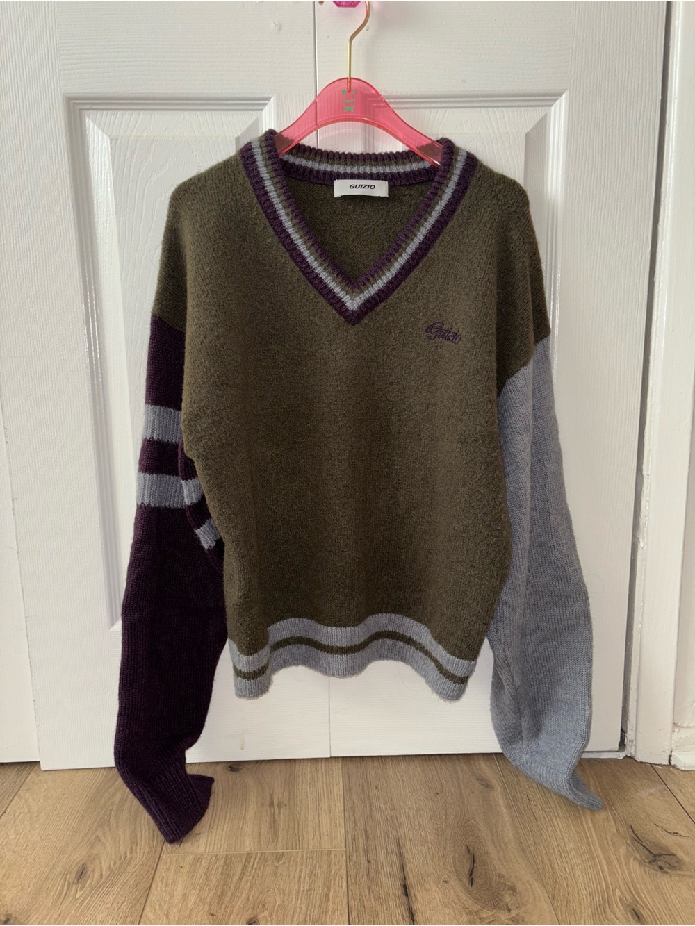 Danielle Guizio Varsity V-neck jumper - Picture 3 of 6